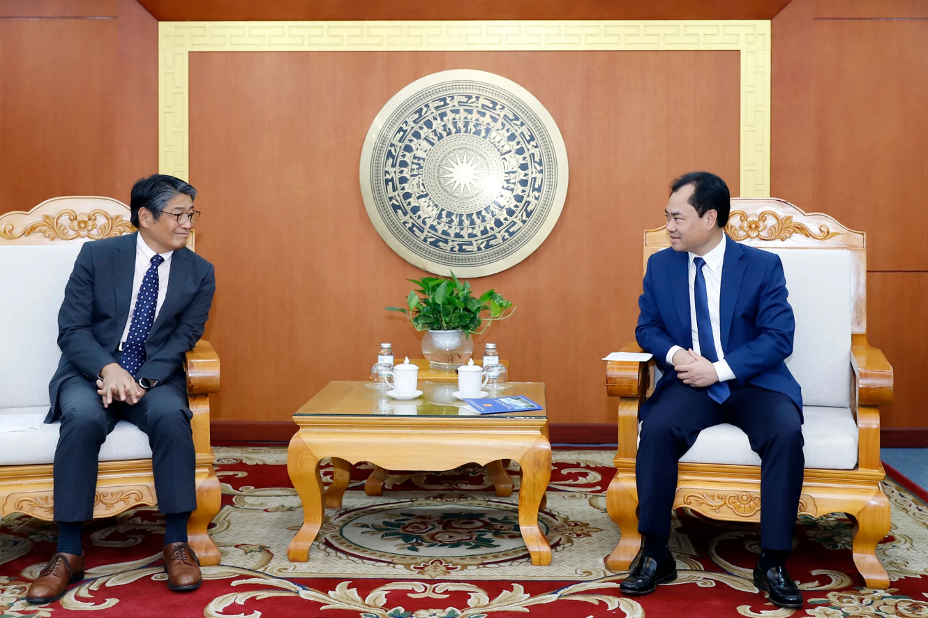 Minister Trinh Viet Hung meet with Japanese Ambassador Ito Naoki